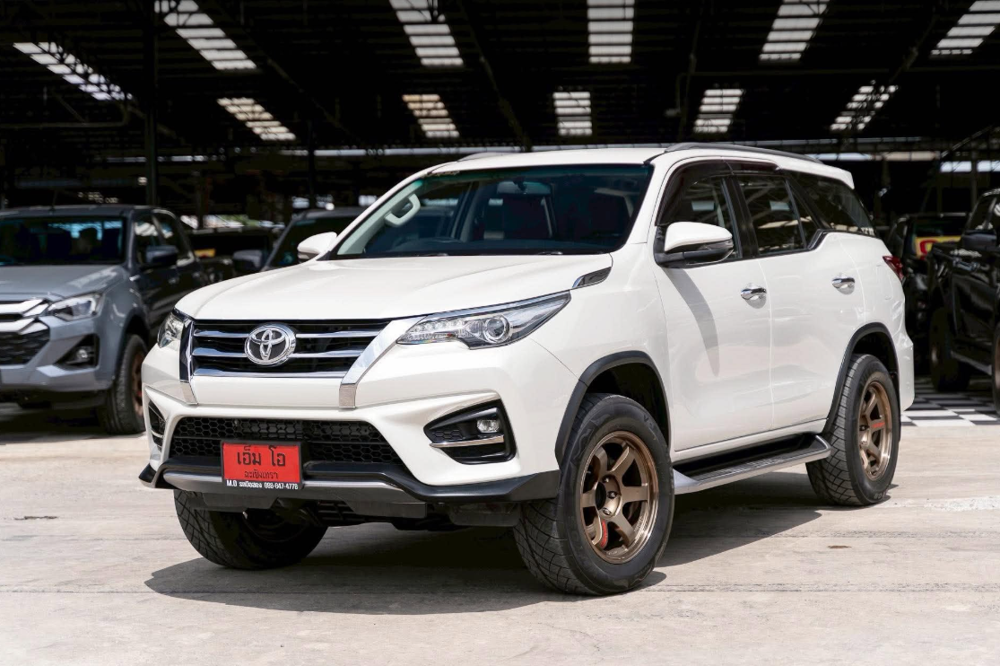 TOYOTA FORTUNER 2.4  V